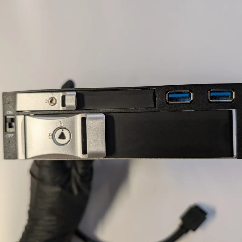 Rack intern Delock 47209, 1X2.5″, 1X3.5″, 2XUSB 3.0, 6Gb/s, Hot-Swap